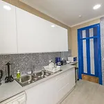 Hostel Help Yourself - *