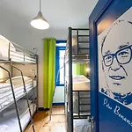 Hostel Help Yourself - *