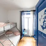 Hostel Help Yourself - *