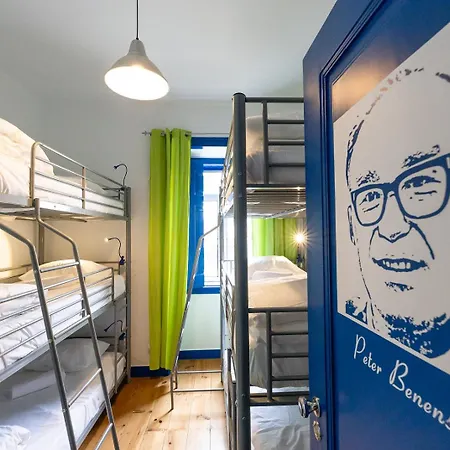 Hostel Help Yourself - *