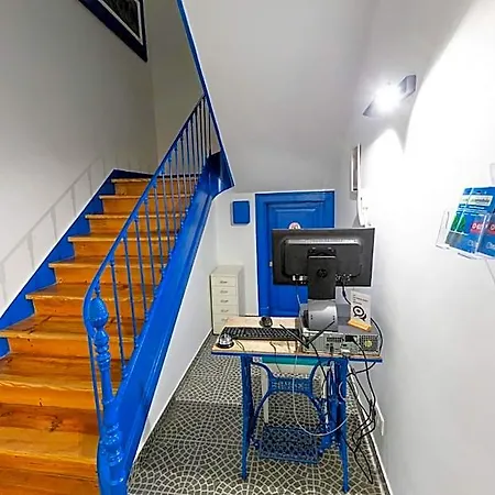 Hostel Help Yourself - *