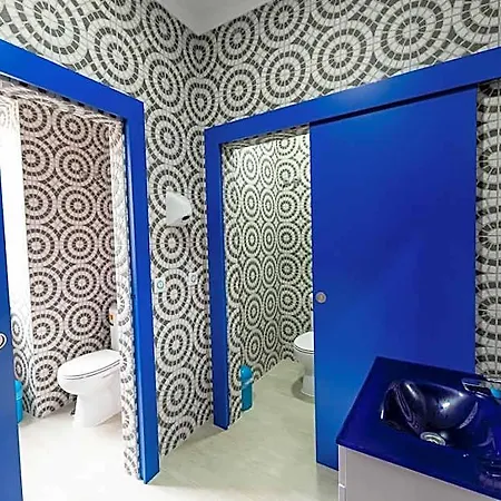 Hostel Help Yourself -