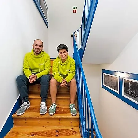 Hostel Help Yourself - *