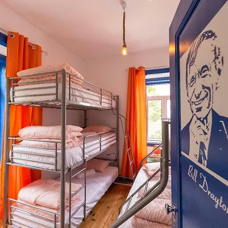 Help Yourself - Hostel *