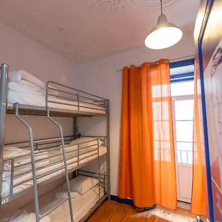 Hostel Help Yourself - *