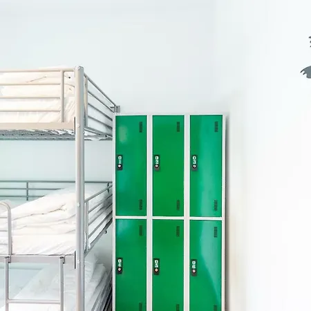 Hostel Help Yourself - *