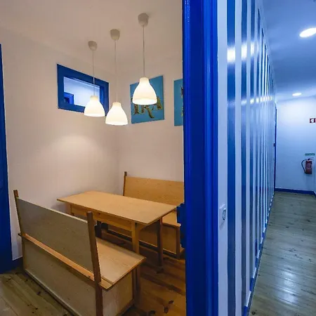 Hostel Help Yourself - *