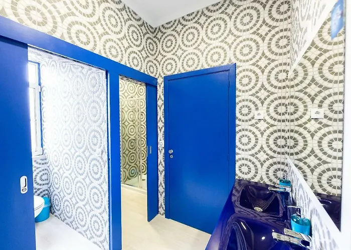 Hostal Help Yourself - *